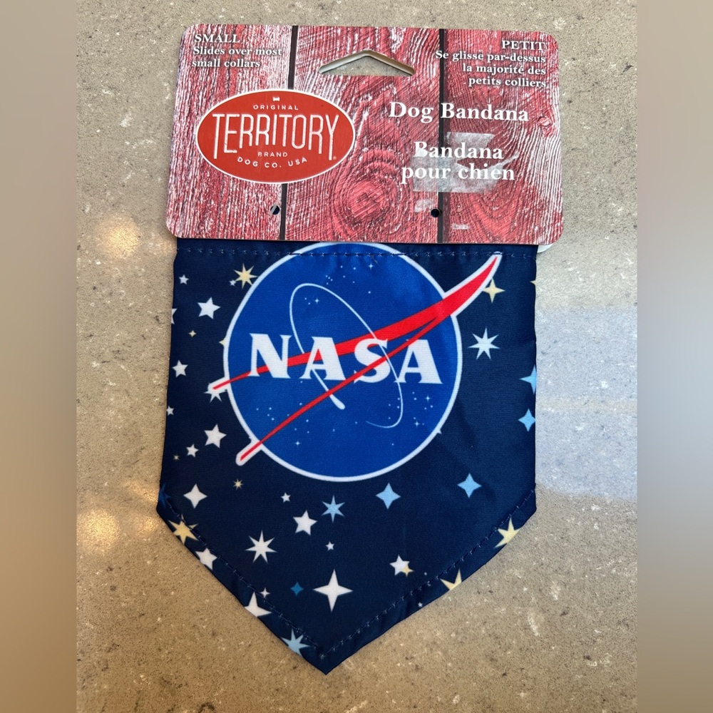 NWT NASA Dog Bandana to give your dog personality! Fun classic NASA design.
